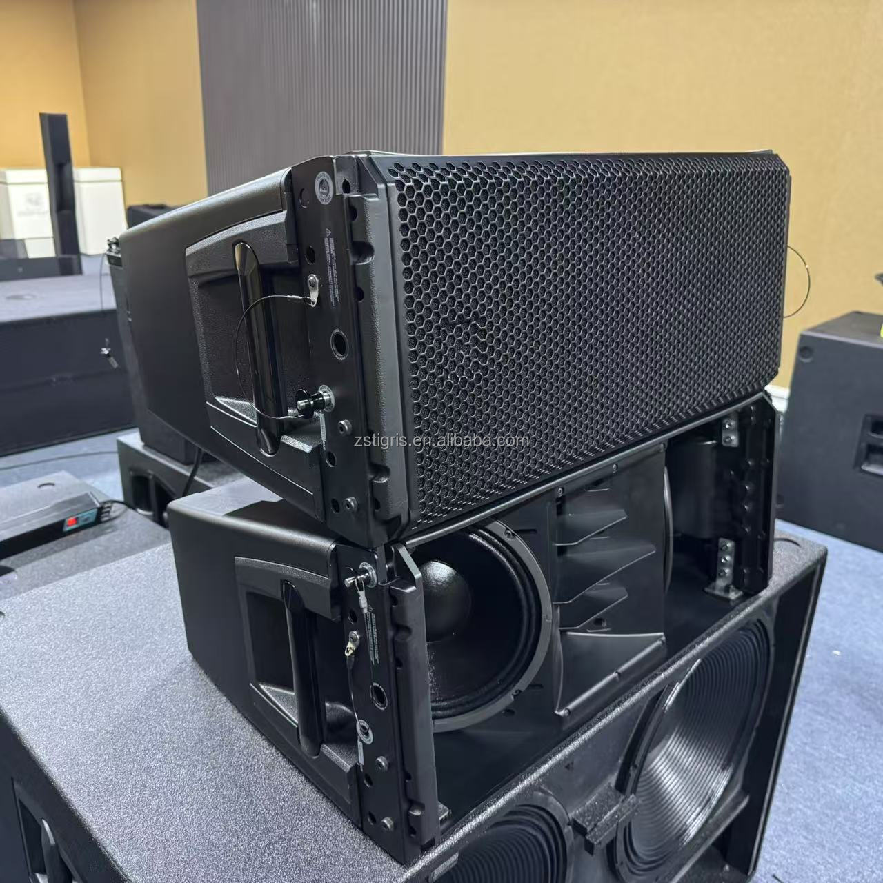 ラインアレイ・スピーカー HDL 30 20 9006。10 - Outdoor Power Line のレビューと価格